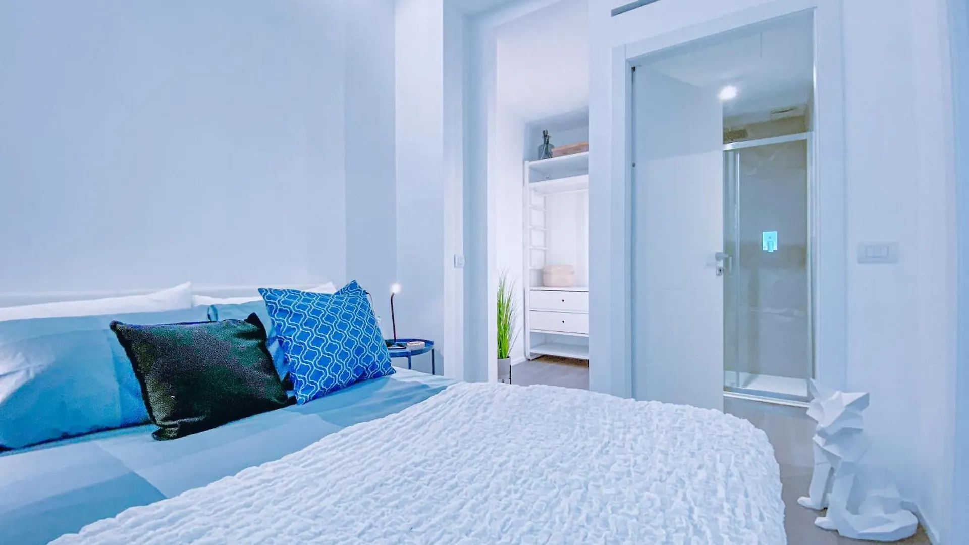 Am65 Suite - 16 Min Duomo Terrazzo Parcheggio Milan Italy